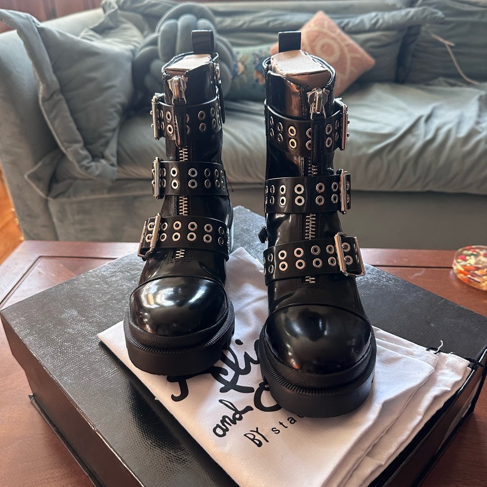 NWT Alice + Olivia Hali boot size 7 black/ nickel